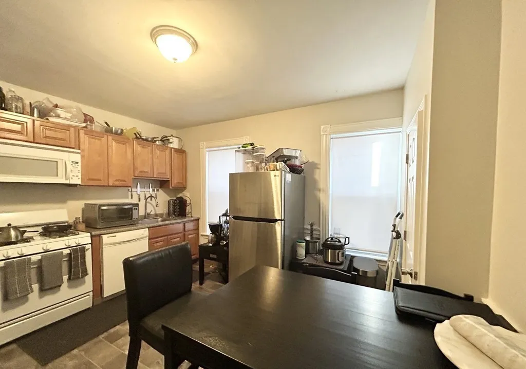 4 bed, 2 bath apartment for rent at 151 East Cottage Unit 1, Boston — photo 2 of 12