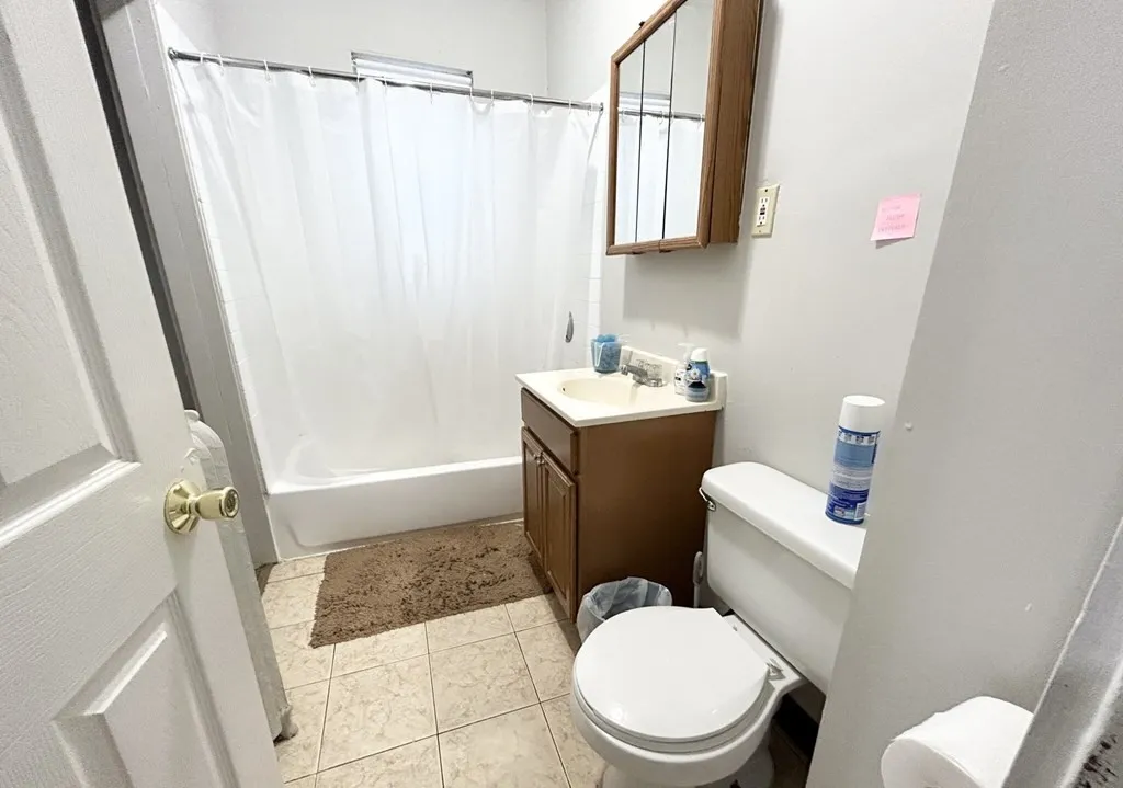 4 bed, 2 bath apartment for rent at 151 East Cottage Unit 2, Dorchester — photo 7 of 8