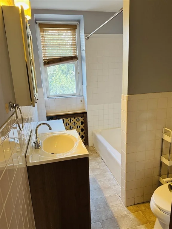 2 bed, 1 bath apartment for rent at 151 Grove St Unit 2, Waltham — photo 10 of 12