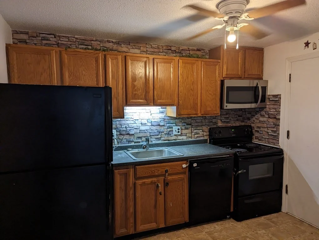 2 bed, 1 bath apartment for rent at 151 King St Unit 101C, Franklin — photo 2 of 9
