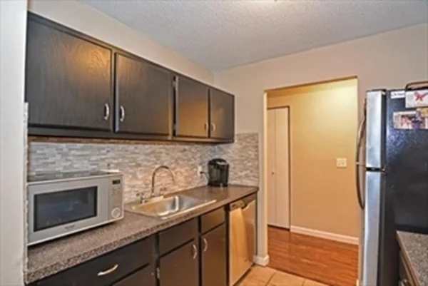 2 bed, 1 bath apartment for rent at 151 King Unit 304, Franklin — photo 2 of 10