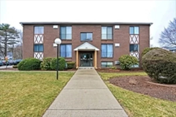 2 bed, 1 bath apartment for rent at 151 King Unit 304, Franklin