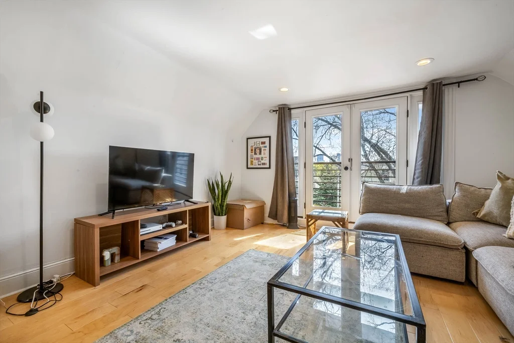 1 bed, 1 bath apartment for rent at 151 Magazine St Unit 3, Cambridgeport — photo 8 of 19