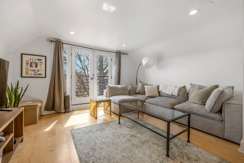 1 bed, 1 bath apartment for rent at 151 Magazine St Unit 3, Cambridgeport — photo 9 of 19