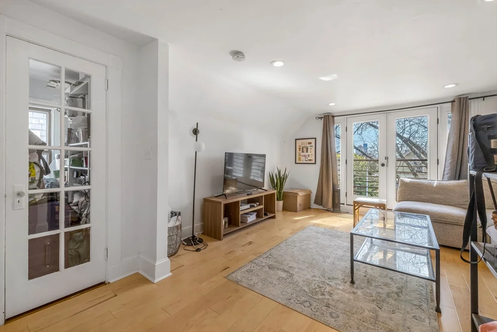 1 bed, 1 bath apartment for rent at 151 Magazine St Unit 3, Cambridgeport — photo 11 of 19