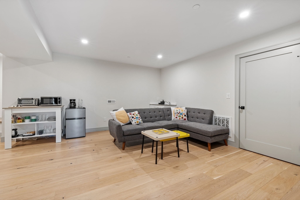 1 bed, 1 bath apartment for rent at 151 Mason Ter Unit 1, Brookline — photo 11 of 21