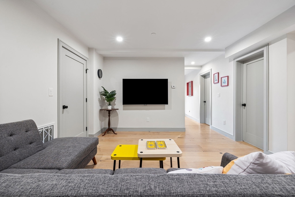 1 bed, 1 bath apartment for rent at 151 Mason Ter Unit 1, Brookline — photo 12 of 21