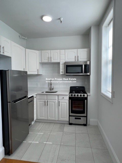 1 bed, 1 bath apartment for rent at 151 Park Dr Unit 2, Fenway — photo 2 of 10