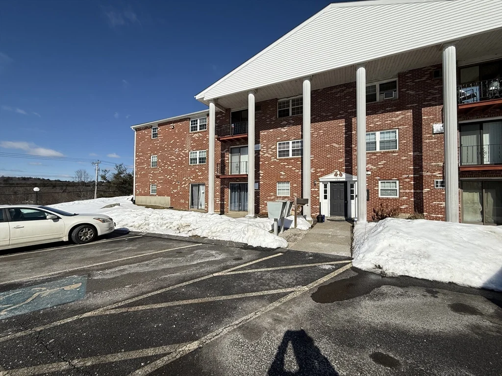 1 bed, 1 bath apartment for rent at 151 Providence Rd Unit H, Grafton — photo 1 of 29