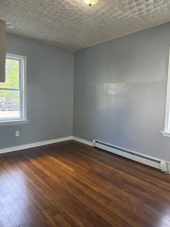 4 bed, 1 bath apartment for rent at 151 Salem Unit 1, Lowell — photo 9 of 11