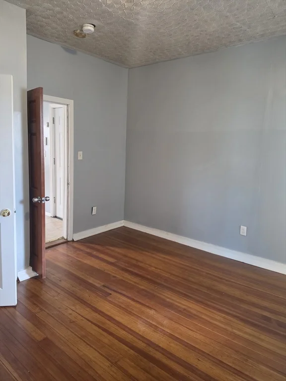 4 bed, 1 bath apartment for rent at 151 Salem Unit 1, Lowell — photo 8 of 11