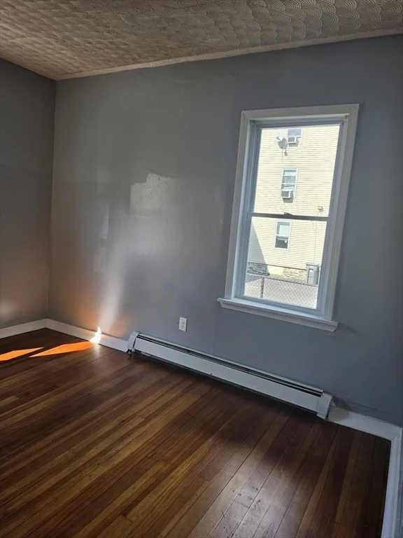 4 bed, 1 bath apartment for rent at 151 Salem Unit 1, Lowell — photo 7 of 11