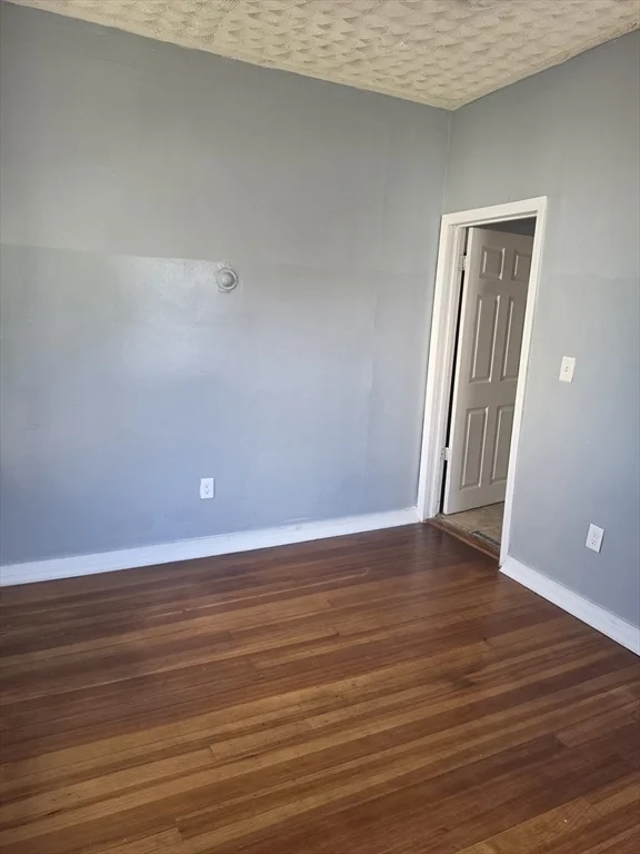 4 bed, 1 bath apartment for rent at 151 Salem Unit 1, Lowell — photo 6 of 11