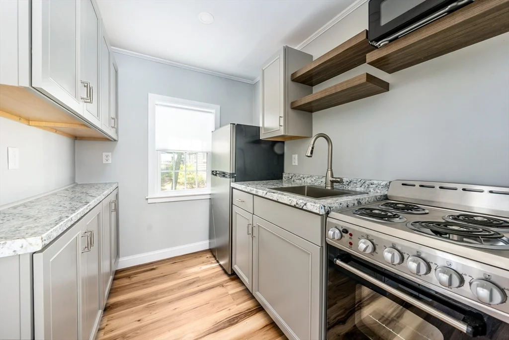 2 bed, 1 bath apartment for rent at 151 Seaview Unit A, Yarmouth — photo 6 of 19