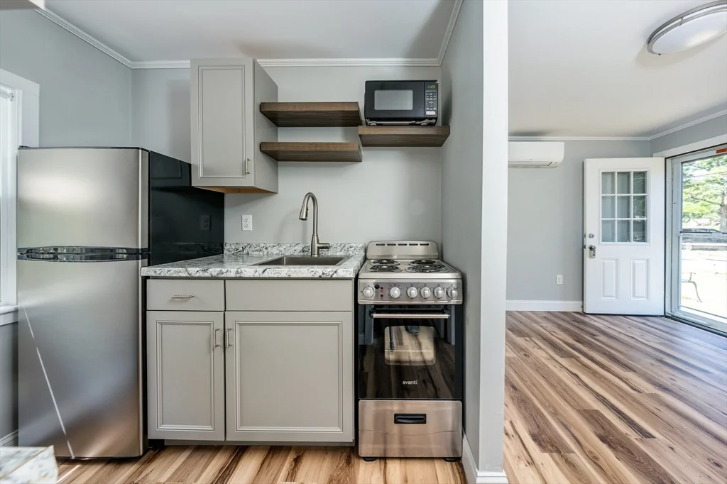 2 bed, 1 bath apartment for rent at 151 Seaview Unit A, Yarmouth — photo 8 of 19