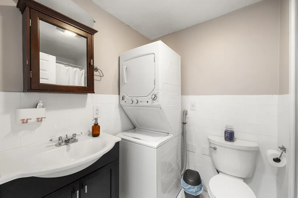 2 bed, 1 bath apartment for rent at 151 West 6th St Unit 1, South Boston — photo 5 of 11
