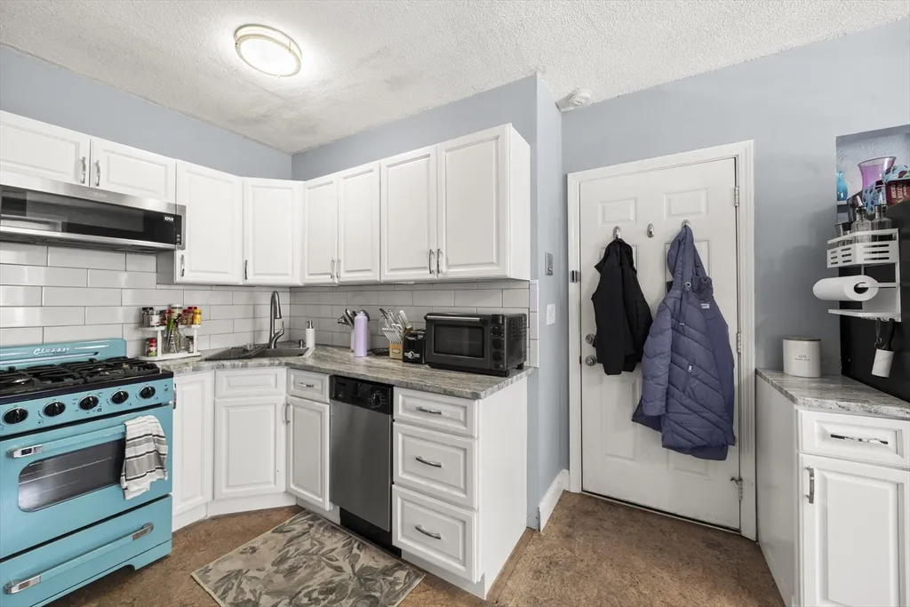 2 bed, 1 bath apartment for rent at 151 West 6th St Unit 1, South Boston — photo 4 of 11