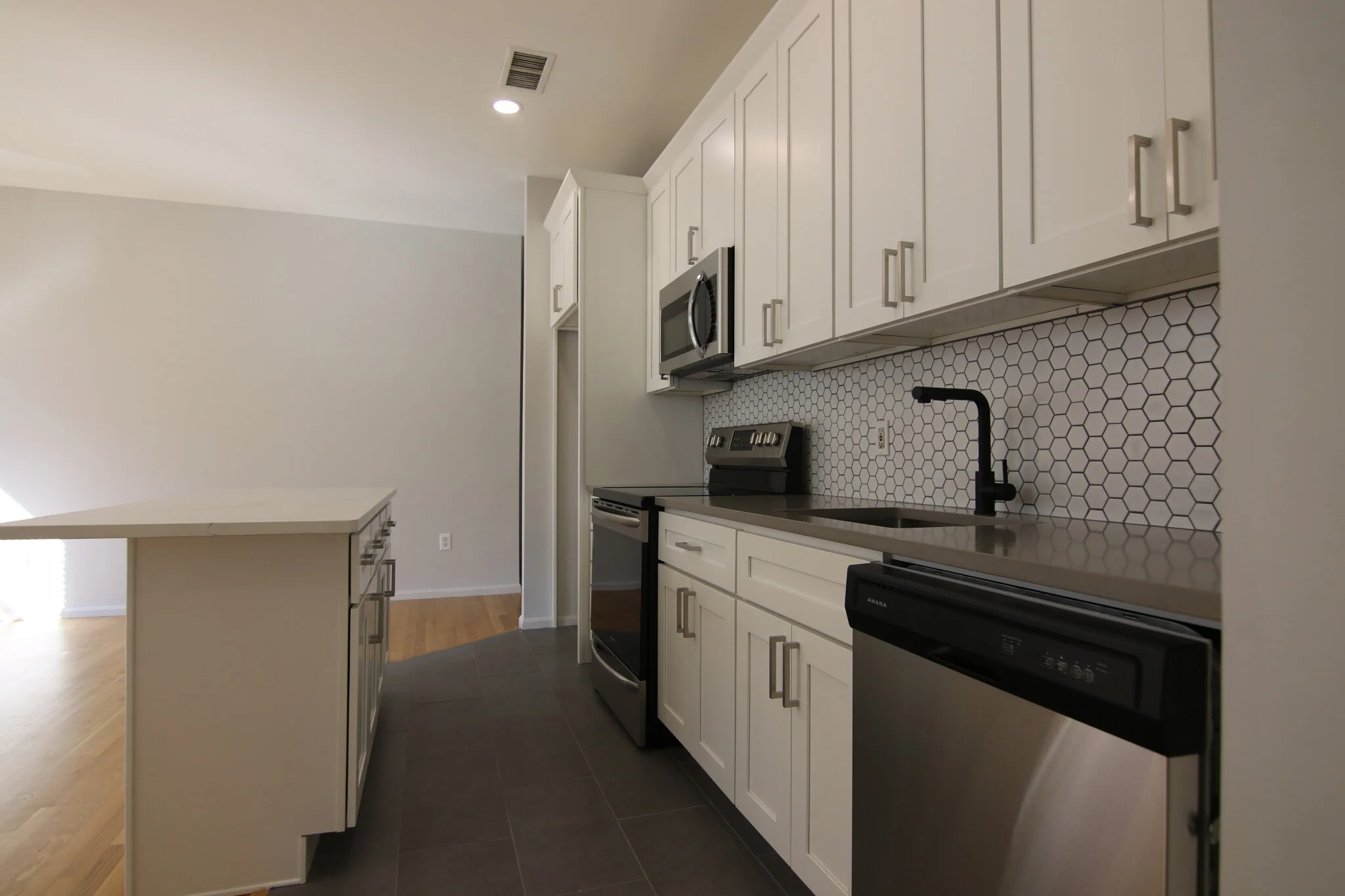 1 bed, 1 bath apartment for rent at 151 West Brookline St Unit 2, South End — photo 2 of 16
