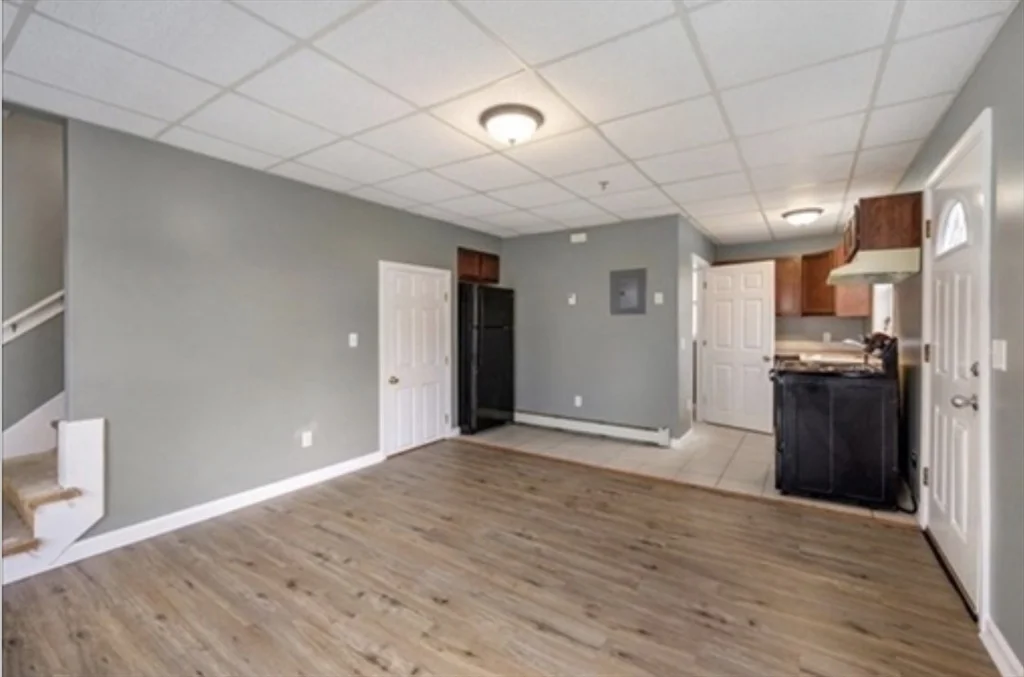 1 bed, 1 bath apartment for rent at 151 Whipple St Unit 1, Fall River — photo 4 of 12
