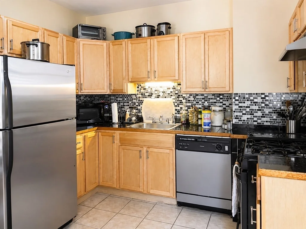 1 bed, 1 bath apartment for rent at 1512 Hyde Park Unit 1, Hyde Park — photo 2 of 10
