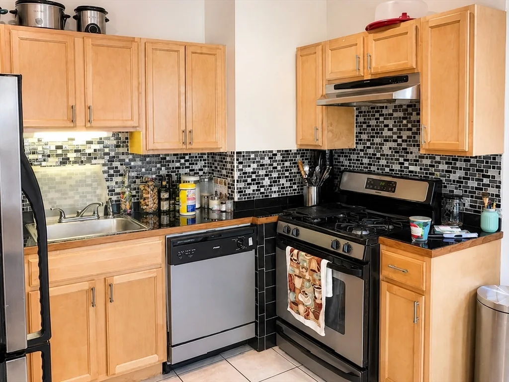 1 bed, 1 bath apartment for rent at 1512 Hyde Park Unit 1, Hyde Park — photo 9 of 10