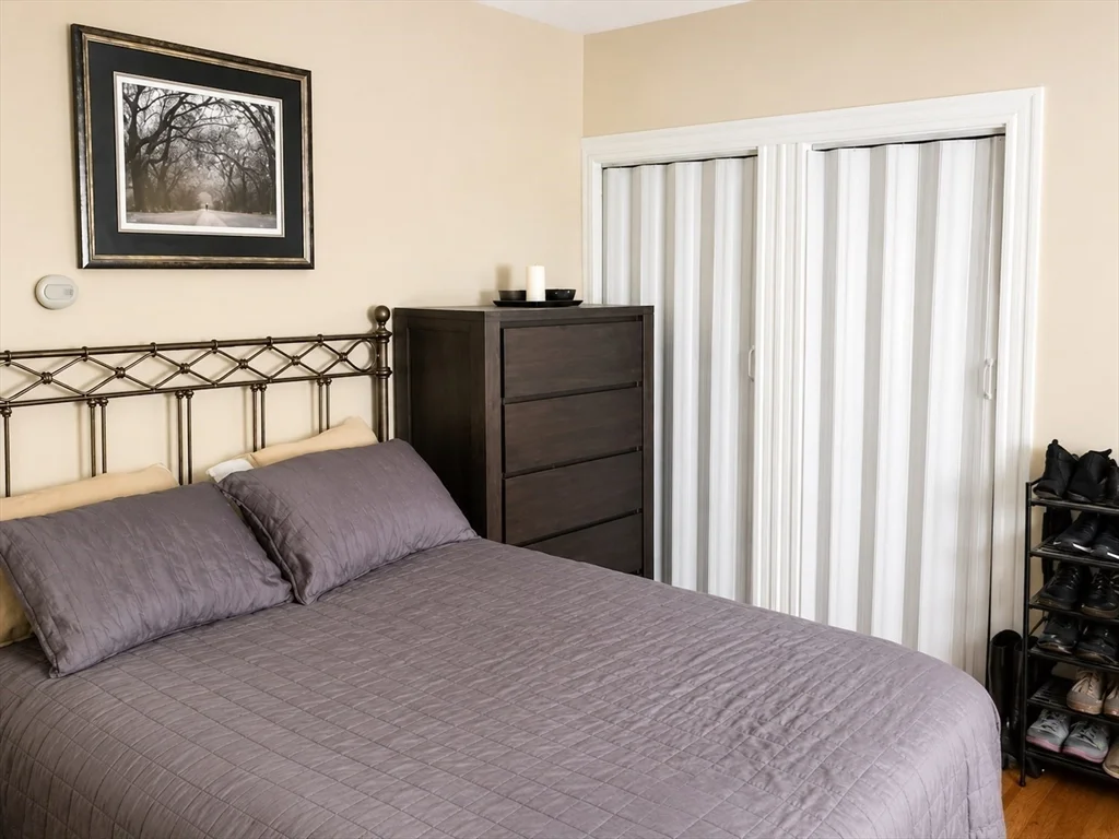 1 bed, 1 bath apartment for rent at 1512 Hyde Park Unit 1, Hyde Park — photo 5 of 10