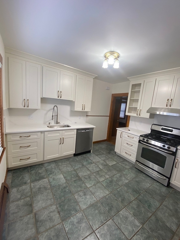 2 bed, 1 bath apartment for rent at 1514-1516 Centre St Unit 1, Roslindale — photo 5 of 14