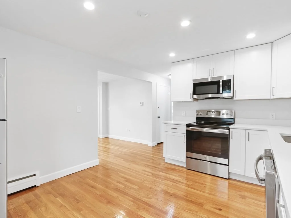 2 bed, 1 bath apartment for rent at 1515 Centre St Unit 2, West Roxbury — photo 3 of 17