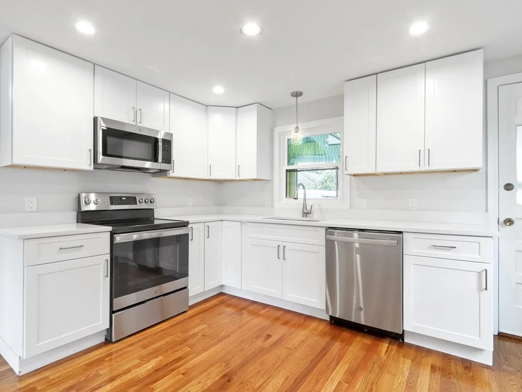 2 bed, 1 bath apartment for rent at 1515 Centre St Unit 2, West Roxbury — photo 2 of 17