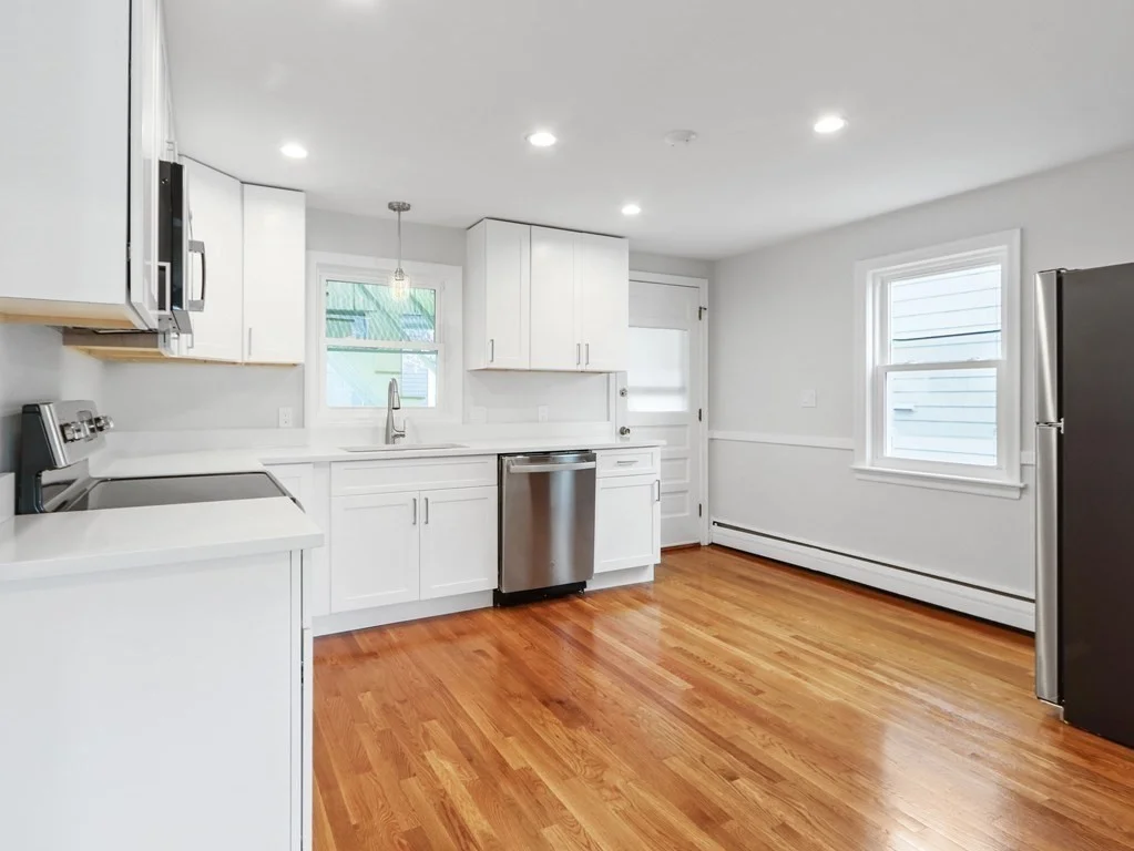 2 bed, 1 bath apartment for rent at 1515 Centre St Unit 2, West Roxbury — photo 4 of 17