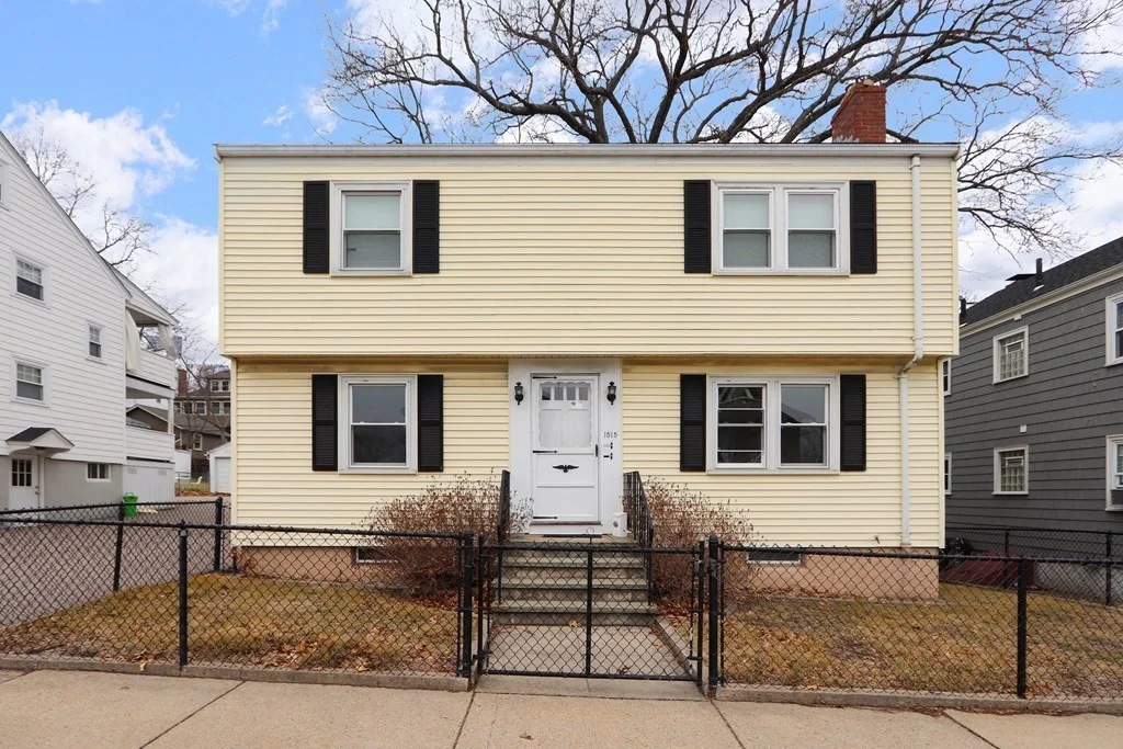 2 bed, 1 bath apartment for rent at 1515 Centre St Unit 2, West Roxbury — photo 1 of 17