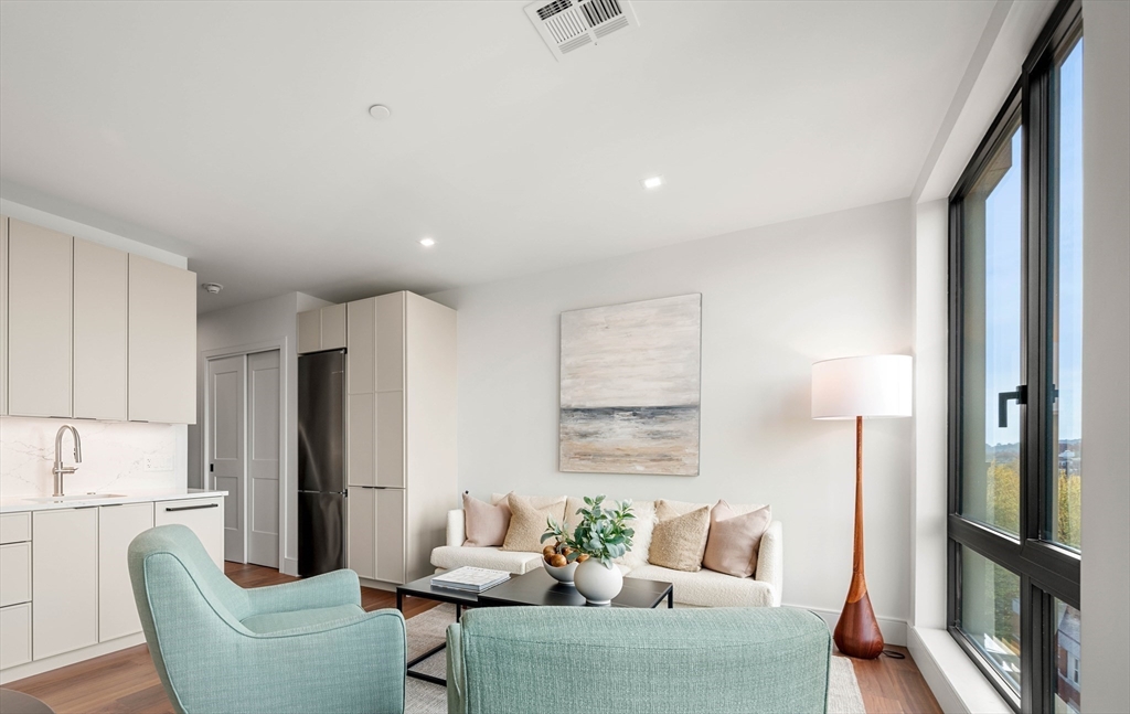 1 bed, 1 bath apartment for rent at 1515 Commonwealth Ave Unit 304, Brighton — photo 3 of 22