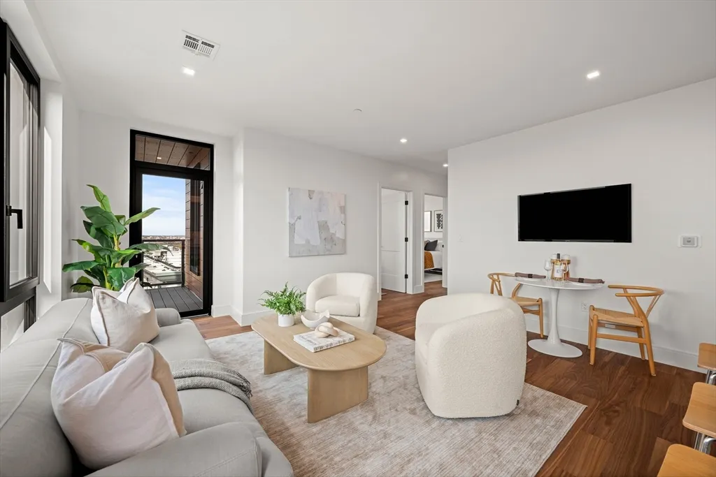 2 bed, 2 bath apartment for rent at 1515 Commonwealth Unit 806, Brighton — photo 4 of 22