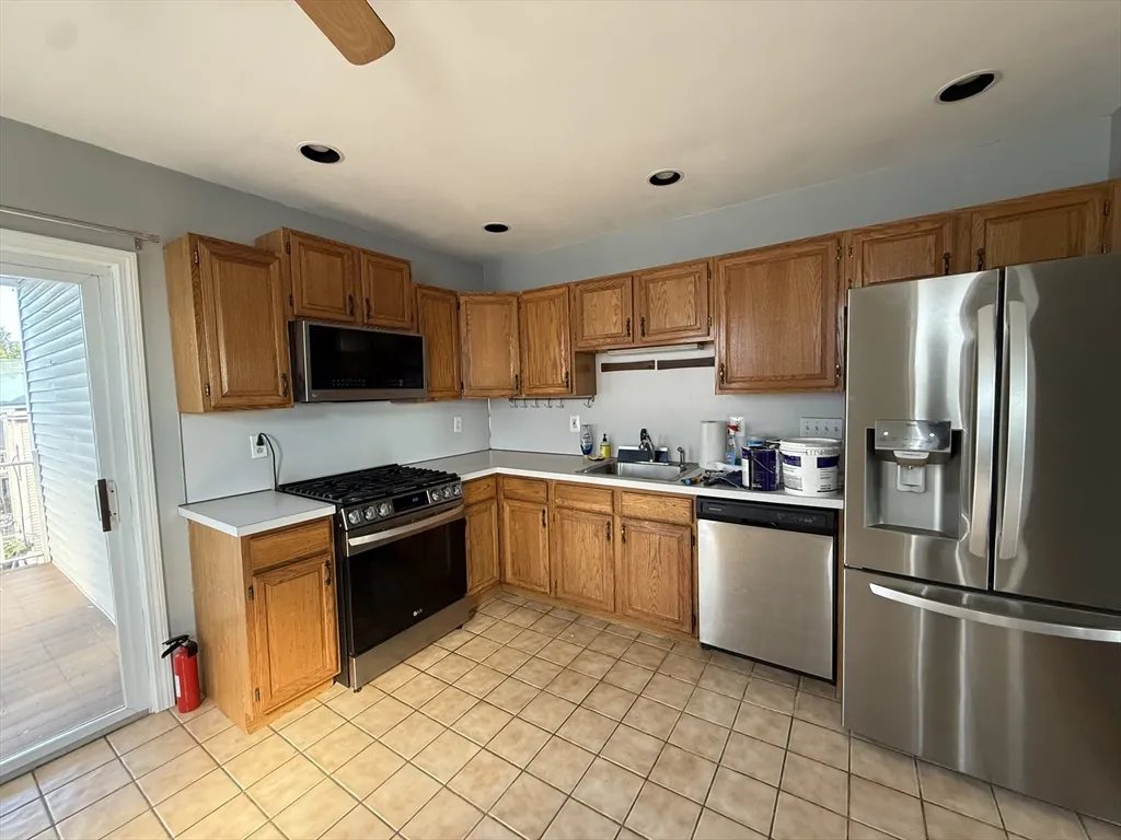 3 bed, 1 bath apartment for rent at 1518 Columbia Rd Unit 3, South Boston — photo 1 of 9