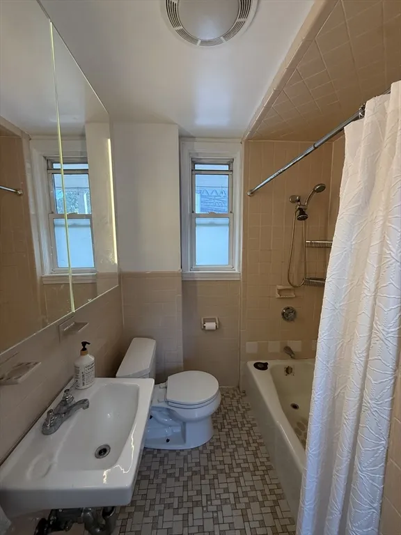 3 bed, 1 bath apartment for rent at 1518 Columbia Rd Unit 3, South Boston — photo 9 of 9