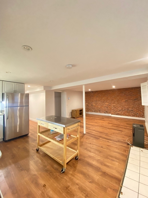 2 bed, 1 bath apartment for rent at 1518 Commonwealth Ave Unit 1, Boston — photo 2 of 9