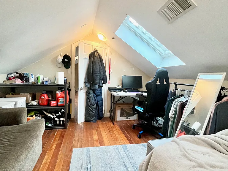 6 bed, 2 bath apartment for rent at 152-154 Parker Hill Ave Unit 2, Mission Hill — photo 15 of 17