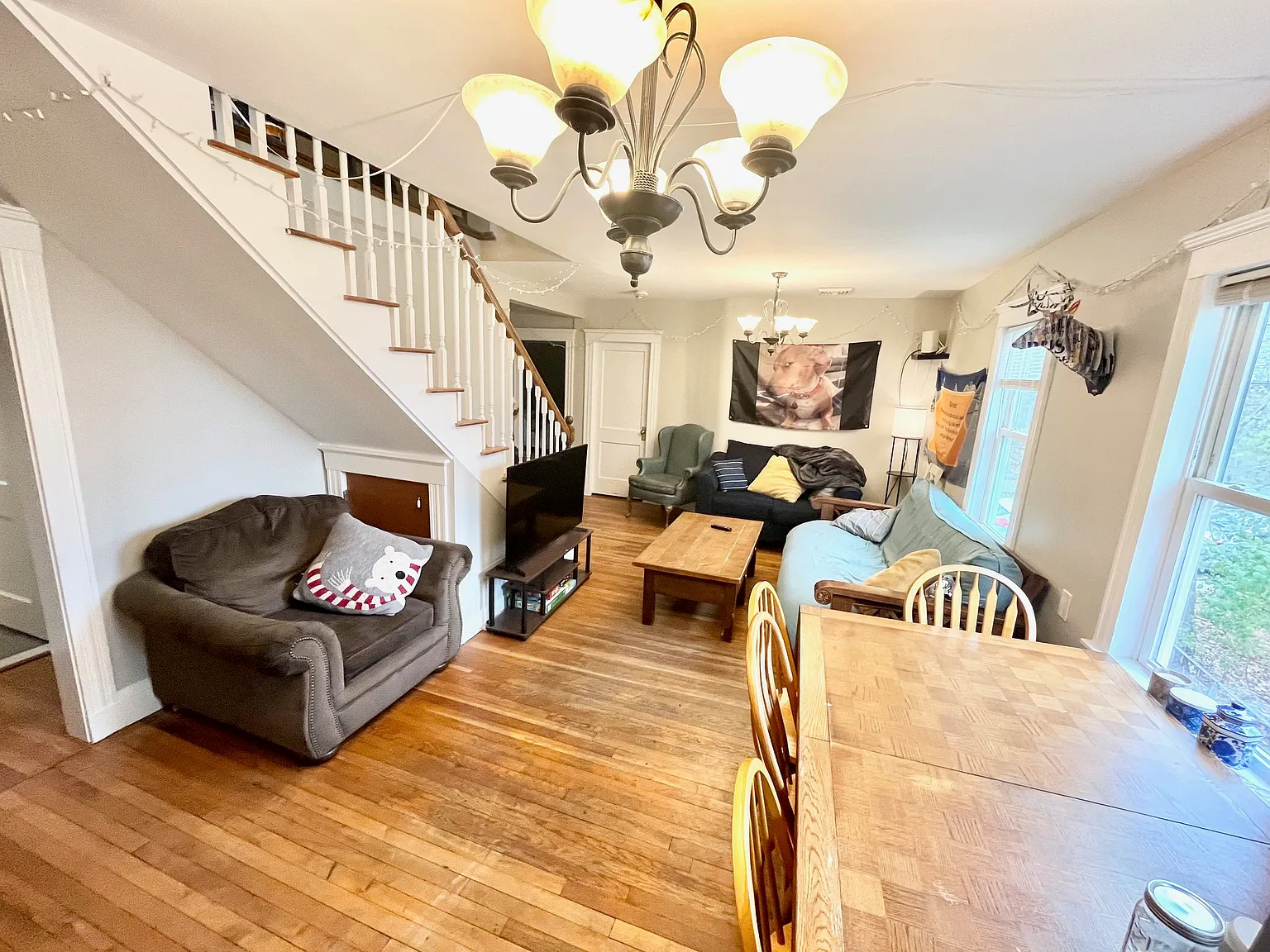 6 bed, 2 bath apartment for rent at 152-154 Parker Hill Ave Unit 2, Mission Hill