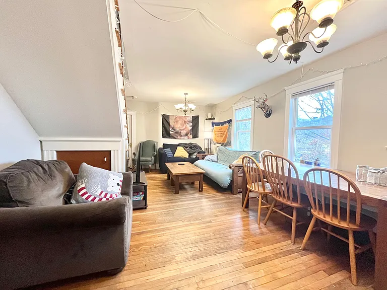 6 bed, 2 bath apartment for rent at 152-154 Parker Hill Ave Unit 2, Mission Hill — photo 12 of 17