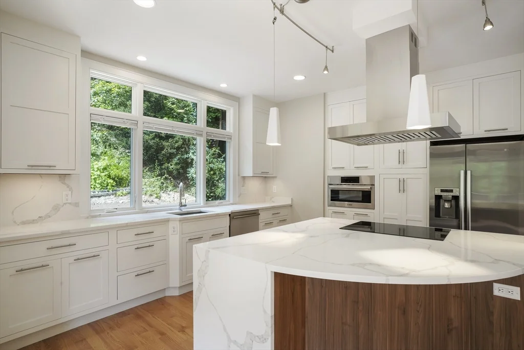 5 bed, 3 bath apartment for rent at 152 Clark Rd Unit SF, Brookline — photo 3 of 26