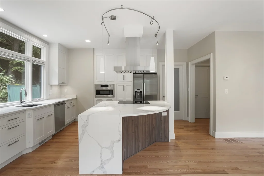 5 bed, 3 bath apartment for rent at 152 Clark Rd Unit SF, Brookline — photo 6 of 26