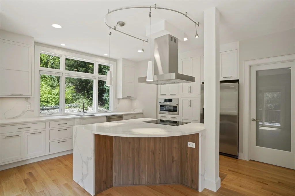 5 bed, 3 bath apartment for rent at 152 Clark Rd Unit SF, Brookline — photo 5 of 26