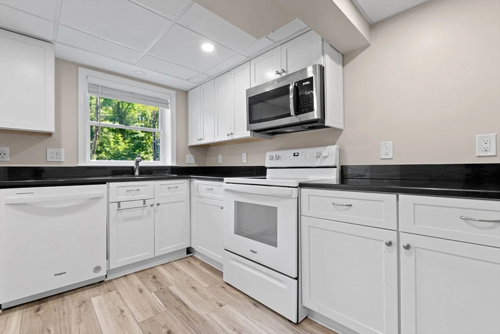 1 bed, 1 bath apartment for rent at 152 Glen St Unit A, Rowley — photo 6 of 17