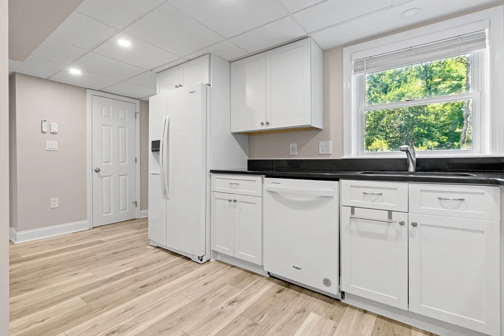 1 bed, 1 bath apartment for rent at 152 Glen St Unit A, Rowley — photo 7 of 17