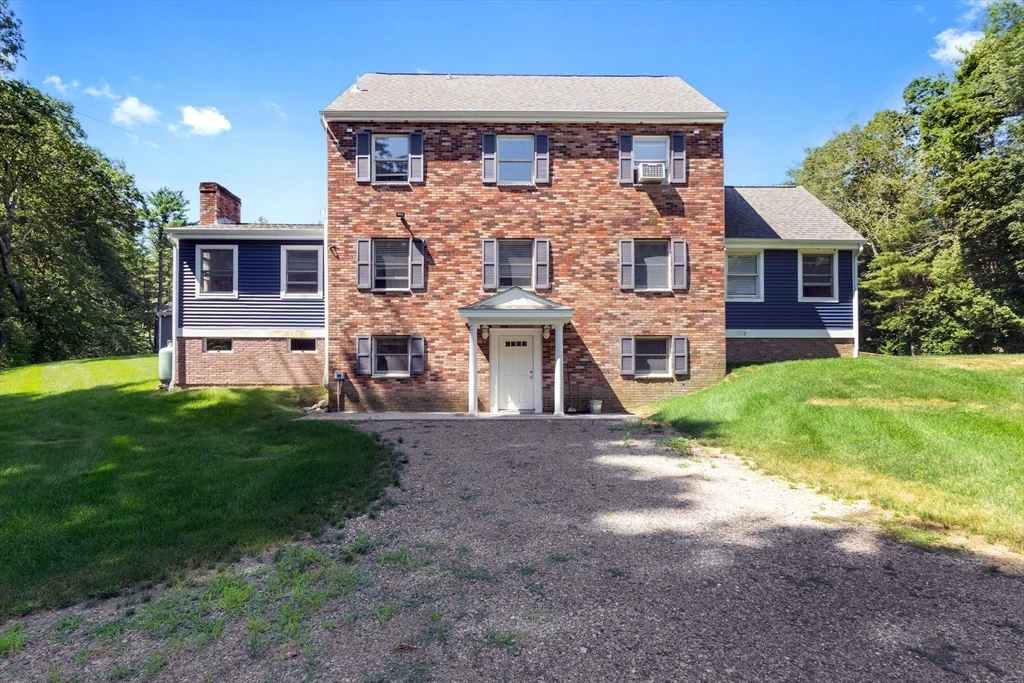 1 bed, 1 bath apartment for rent at 152 Glen St Unit A, Rowley