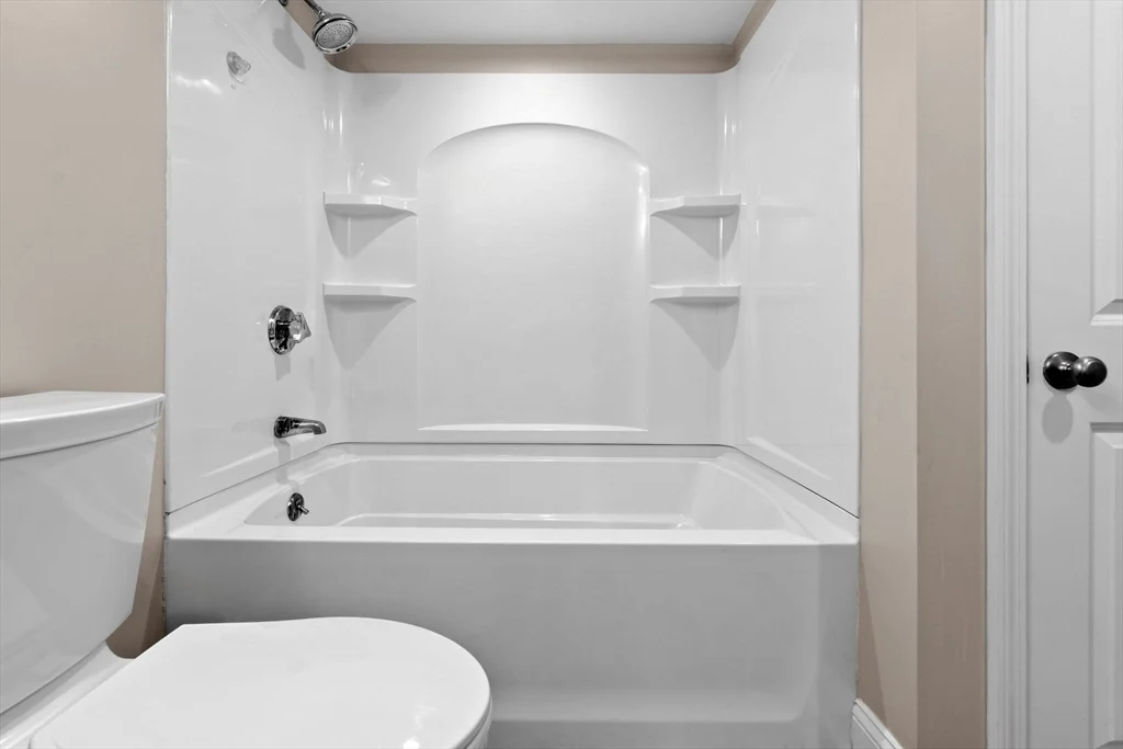 1 bed, 1 bath apartment for rent at 152 Glen St Unit A, Rowley — photo 14 of 17