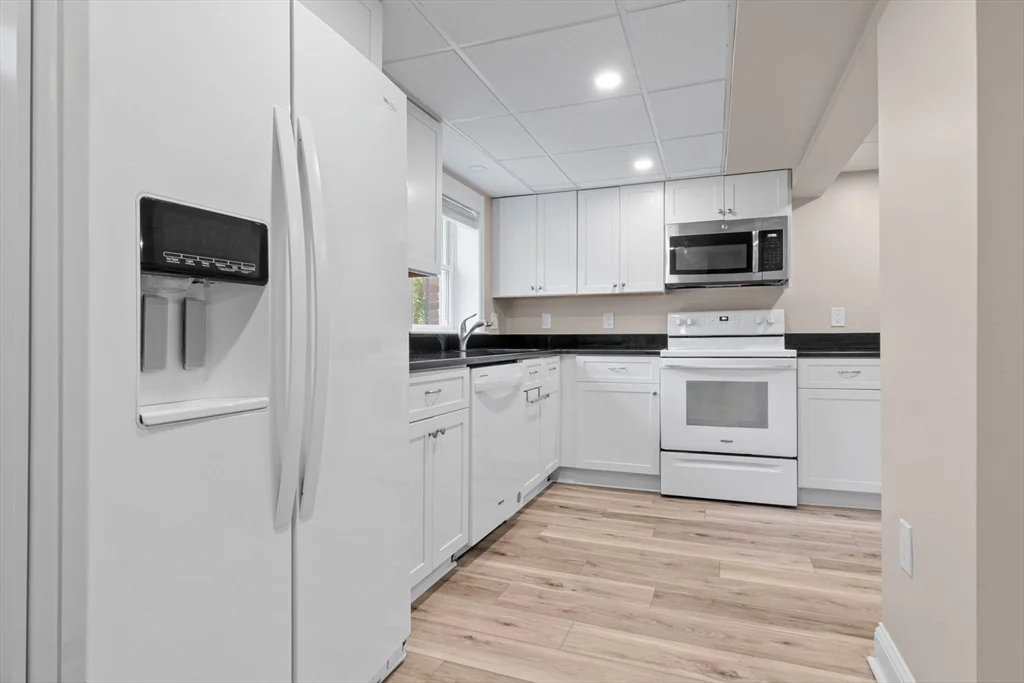 1 bed, 1 bath apartment for rent at 152 Glen St Unit A, Rowley — photo 4 of 17