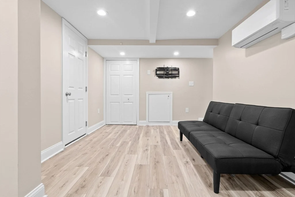 1 bed, 1 bath apartment for rent at 152 Glen St Unit A, Rowley — photo 9 of 17