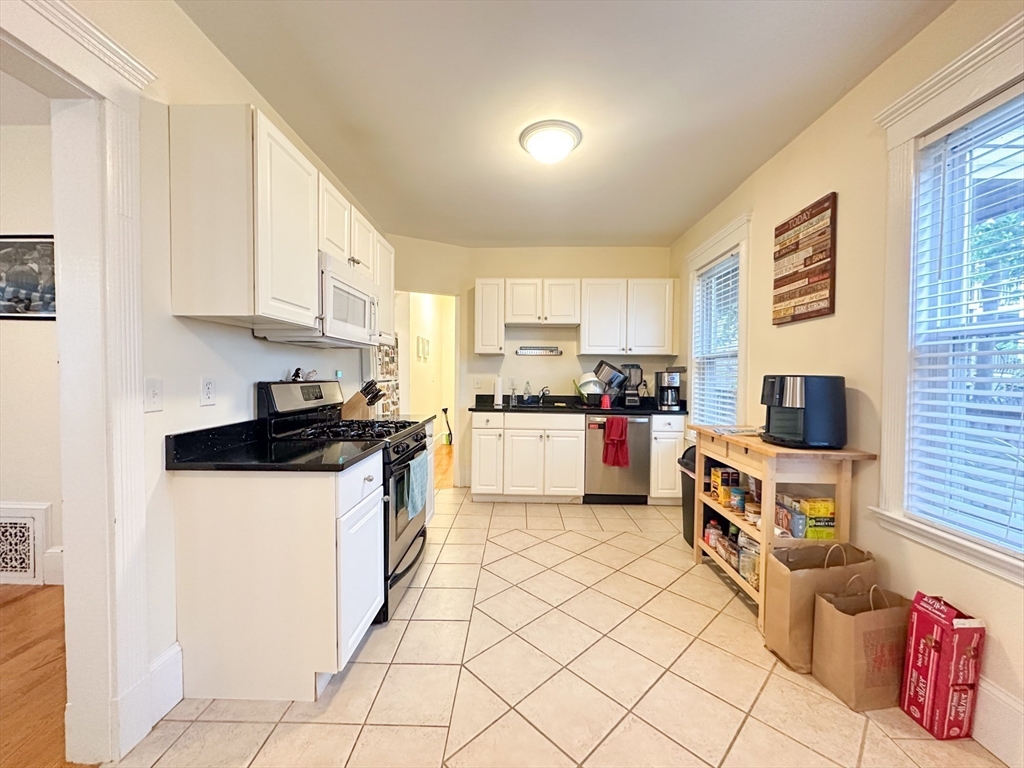 3 bed, 1 bath apartment for rent at 152 Homes Ave Unit 1, Dorchester — photo 17 of 19