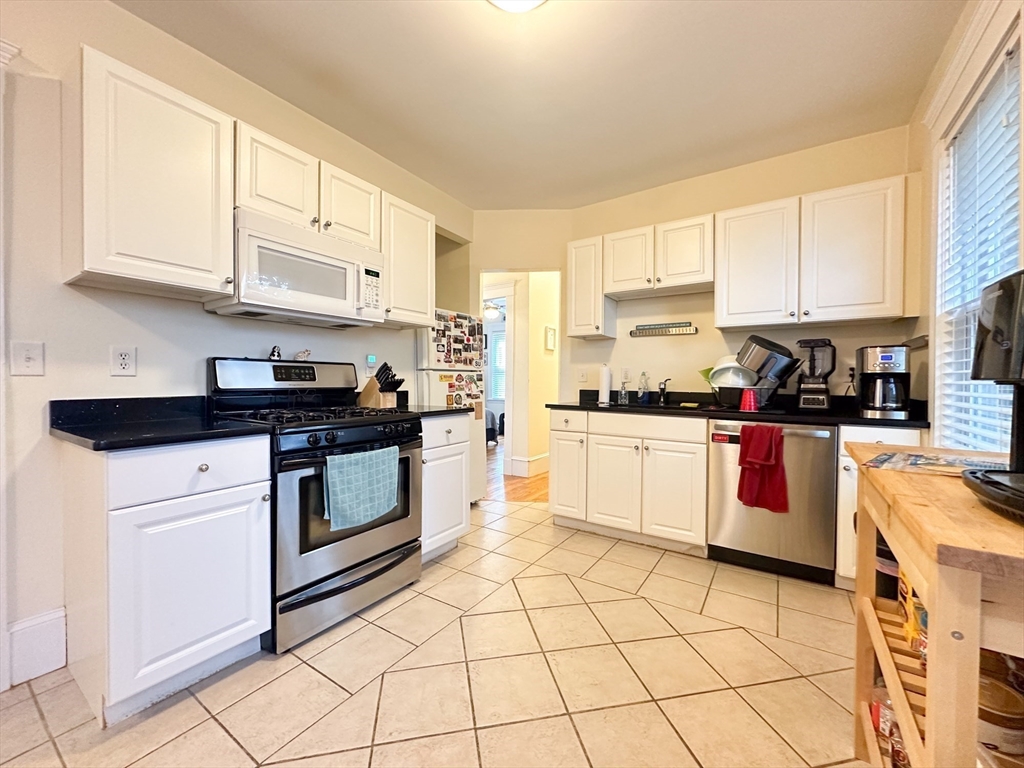 3 bed, 1 bath apartment for rent at 152 Homes Ave Unit 1, Dorchester — photo 16 of 19